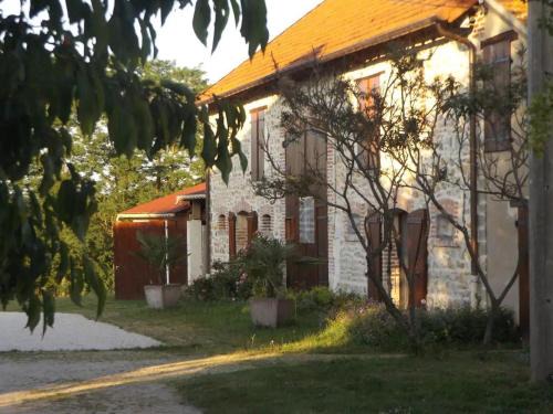 Gannay-sur-Loire House | Gîte Authentique avec Accès au Canal et Intimité Préservée - FR-1-489-609