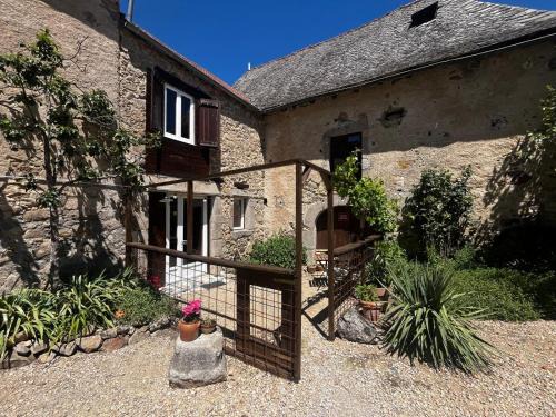 Morlhon-le-Haut Apartment | Gîte authentique avec piscine en Aveyron