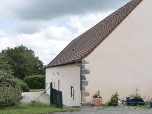 Cressanges House | Gîte avec grand jardin et terrasse à Cressanges - FR-1-489-78