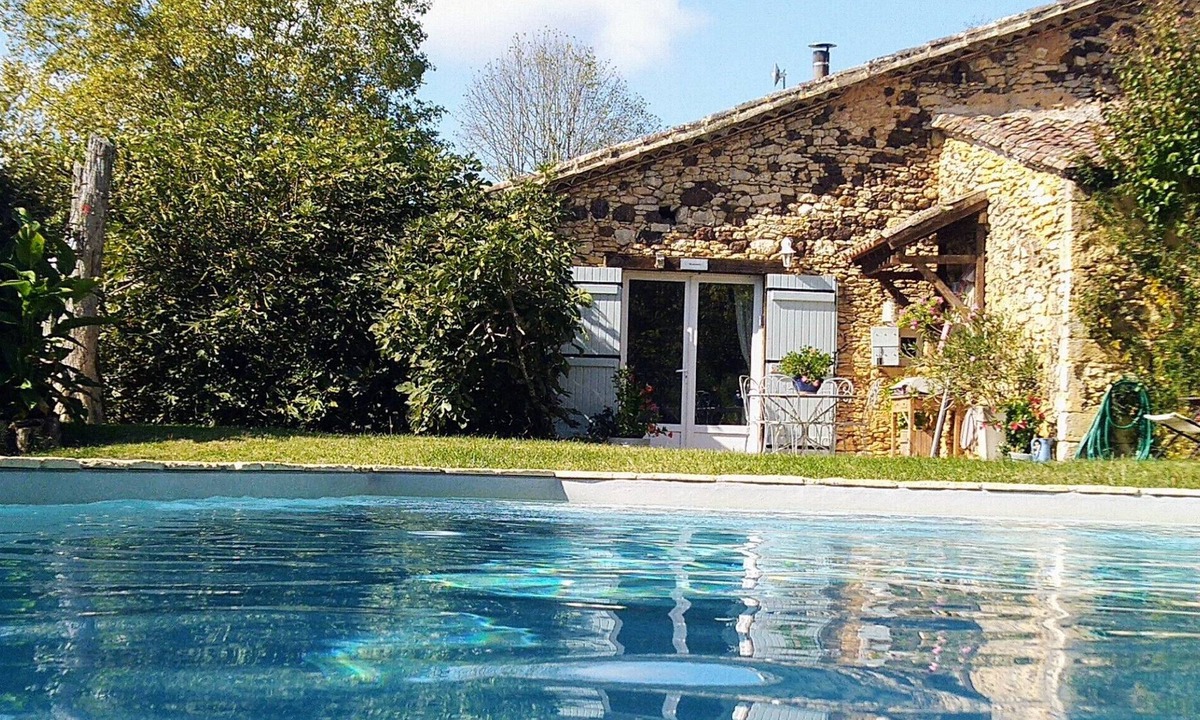 Montagnac-sur-Lede House | Gîte Avec Piscine Privée en Périgord. Au Calme Dans les Bois