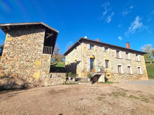 Belmont-de-la-Loire House | Gîte campagnard moderne avec animaux admis, terrasse et internet - FR-1-496-304