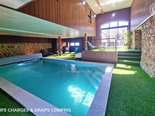 Saint-Priest-la-Prugne House | Gîte charme 12/14 pers avec piscine et jeux à Saint-Priest-la-Prugne - FR-1-496-346