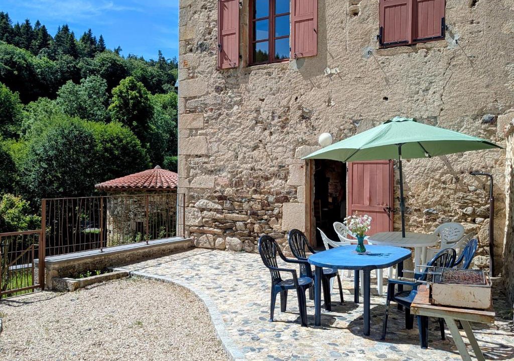 Saint-Vert House | Gîte charmant 5 pers. à Saint-Vert: nature, calme, proche rivières et sites touristiques - FR-1-582-223