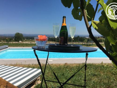 Saint-Andre-dʼApchon House | Gîte confortable avec piscine et animaux admis à Saint-André-d'Apchon - FR-1-496-143
