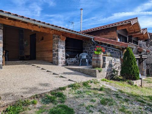 Solignac-sur-Loire House | Gîte confortable près de la Cascade de la Beaume avec terrasses et parking privatif - FR-1-582-30