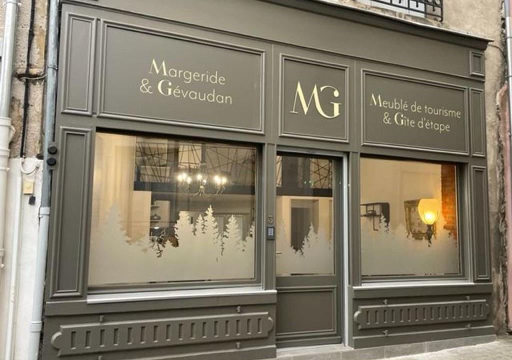 Saugues House | Gîte confortable à Saugues pour randonneurs, 3 chambres spacieuses avec salle d'eau privative - FR-1-582-365
