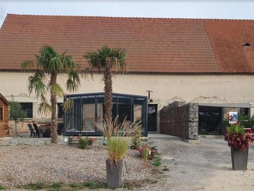 Couzon House | Gîte confortable avec piscine couverte et spa à Couzon - FR-1-489-483