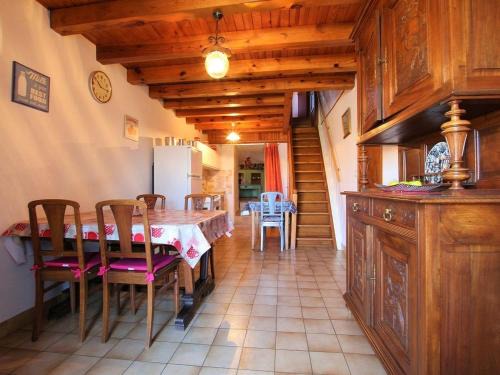 Lantriac House | Gîte confortable en hameau calme près du Puy en Velay – 2 chambres, équipement bébé, terrain fermé - FR-1-582-141