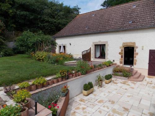 Neuvy Apartment | Gîte cosy à Neuvy avec jardin et animaux acceptés - FR-1-489-213