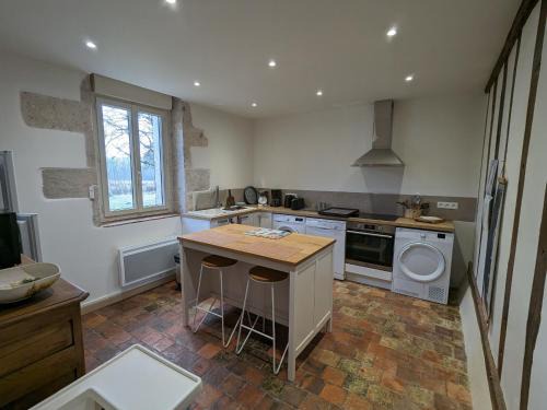 Saint-Firmin-sur-Loire House | Gîte de charme en forêt: 4/6 pers, nature, détente, parking, animaux acceptés - FR-1-590-529