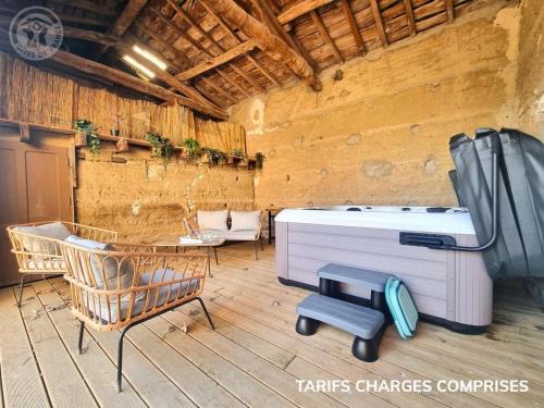 Saint-Cyr-les-Vignes House | Gîte de Charme avec SPA et Parking Privé à la Campagne - FR-1-496-310