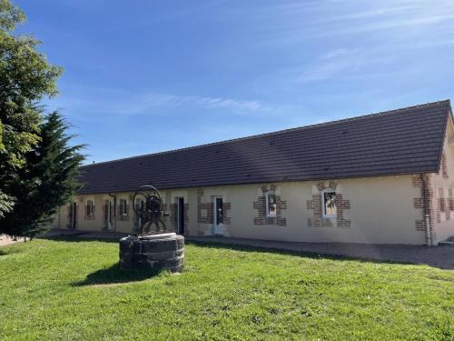 Thiel-sur-Acolin House | Gîte de charme à Thiel-sur-Acolin avec jardin et climatisation - FR-1-489-338