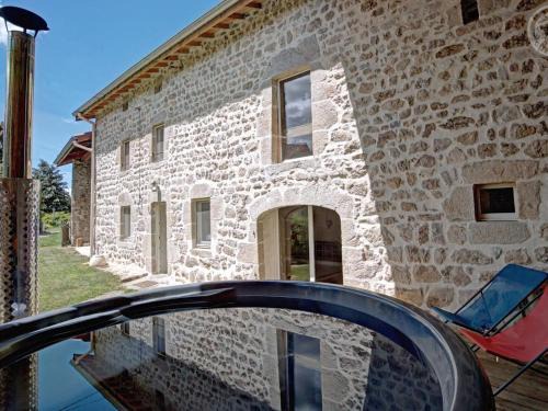 Usson-en-Forez House | Gîte de charme à Usson-en-Forez avec bain nordique et confort haut de gamme - FR-1-496-359