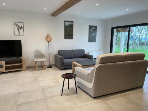 Saint-Georges-du-Rosay House | Gîte de charme près du Mans, tout équipé avec espace extérieur, garage, et confort moderne - FR-1-410-385