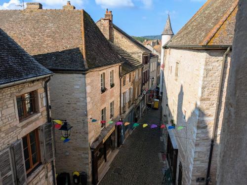 Saint-Gengoux-le-National House | Gîte des Siècles - Maison du XIVe siècle avec Ascenseur et Cinéma