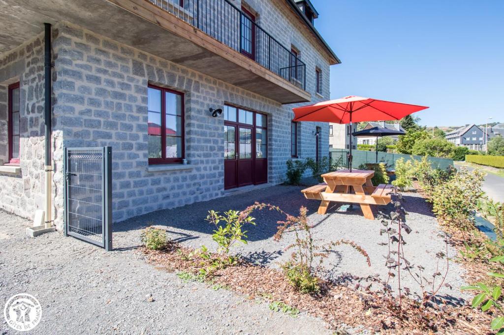 Besse-en-Chandesse House | Gîte de Granit ROSE