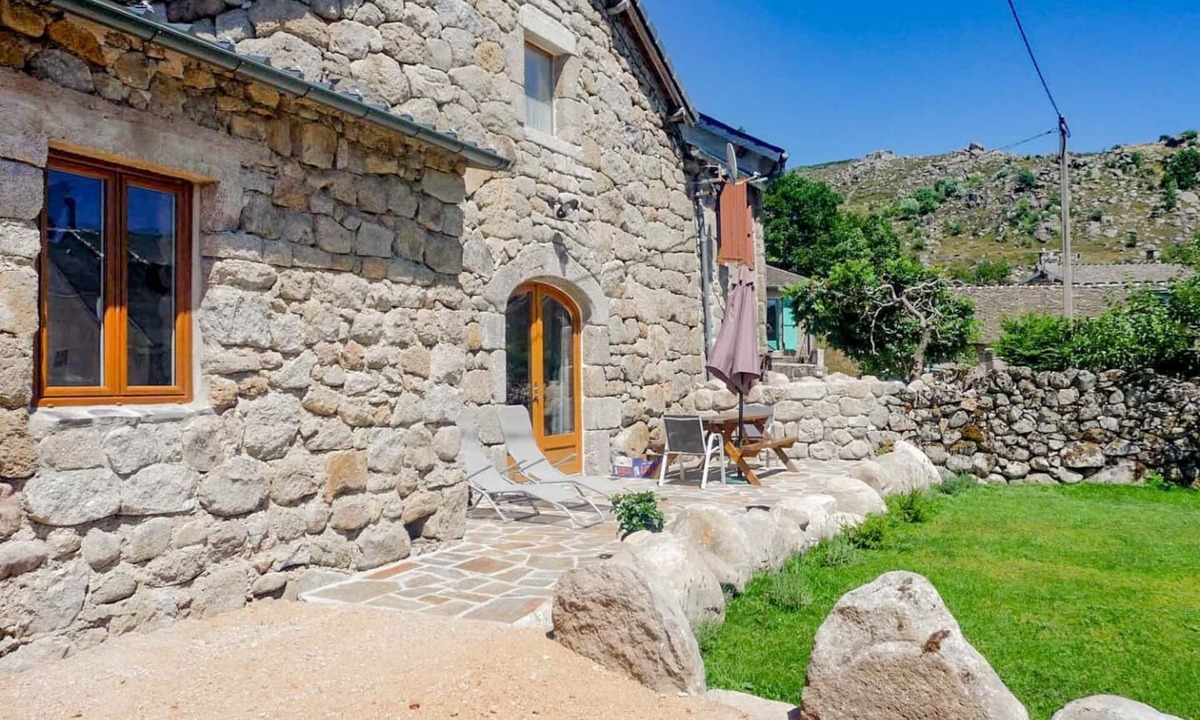 Fraissinet-de-Lozere House | Gîte de la Cascade 6/8 pers in Rûnes