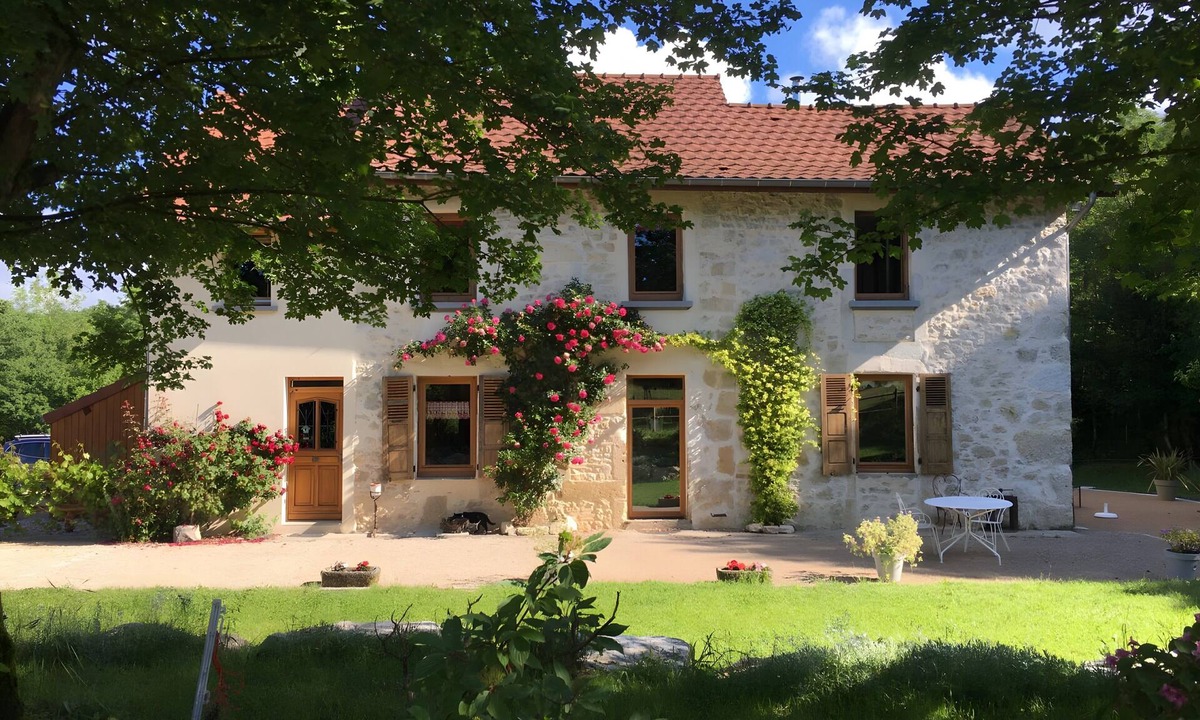 Groslee-Saint-Benoit House | Gîte des Buis de l'Ain – Nature, Peace & Tranquility