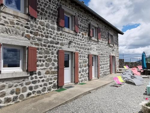 Mezeres House | Gîte familial avec cour, ping-pong, proche Lyon et Clermont-Ferrand - FR-1-582-330