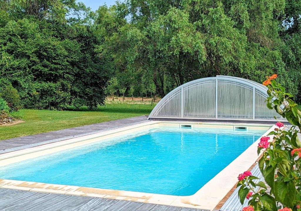 Bellon House | Gîte familial avec piscine couverte, jardin privé, proche d'Aubeterre-sur-Dronne - FR-1-653-239