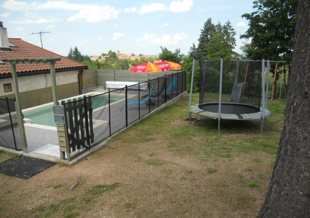Saint-Haon-le-Chatel House | Gîte familial à Saint-Haon-le-Châtel avec piscine et animaux admis - FR-1-496-21
