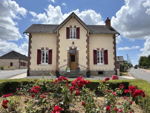 Saligny-sur-Roudon House | Gîte familial 8 pers. tout compris au calme à Saligny-sur-Roudon - FR-1-489-589
