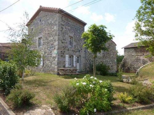 Rauret House | Gîte indépendant 4 pers. à Rauret avec cour, proche gorges de l'Allier, parking privé, animations. - FR-1-582-193