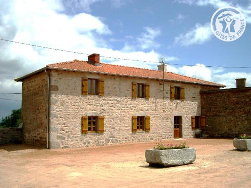 Le Crozet House | Gîte isolé et paisible aux Monts de la Madeleine avec animaux admis - FR-1-496-100