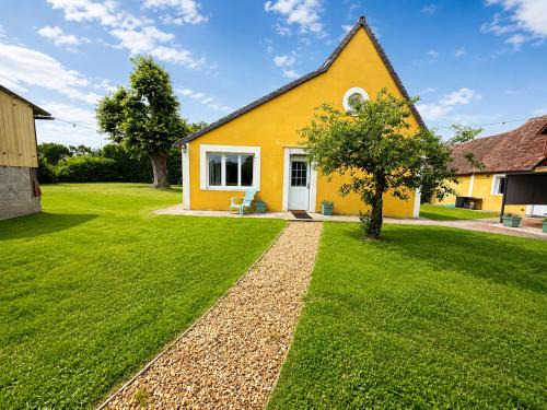 Roeze-sur-Sarthe House | Gîte L'Amical pour 15 personnes proche Le Mans et La Flèche