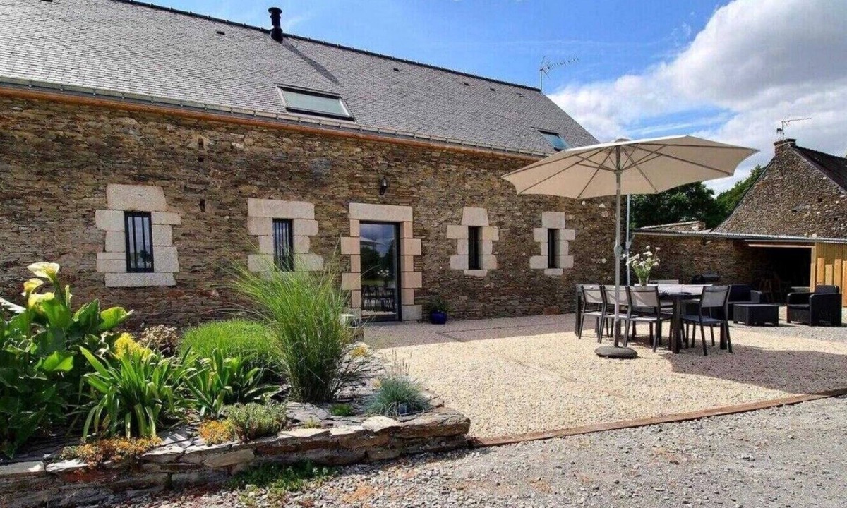 Taupont House | Gîte La Grange de Bréhaut: terrace, garden and Wi-Fi