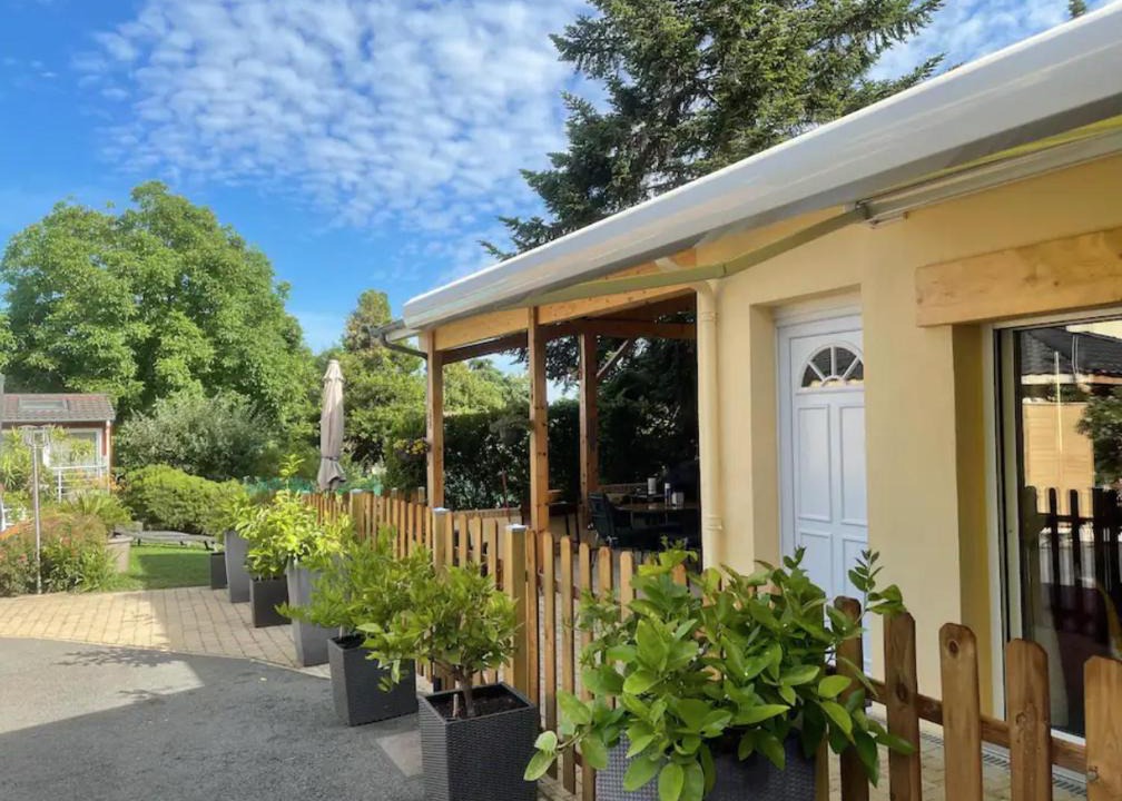 Joze House | Gîte les Noisetiers Maison familiale avec piscine