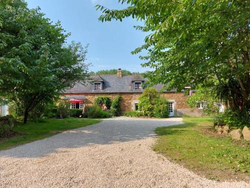 Goudelin House | Gîte longère de charme en Bretagne dans un écrin de verdure - Ty Baradouze