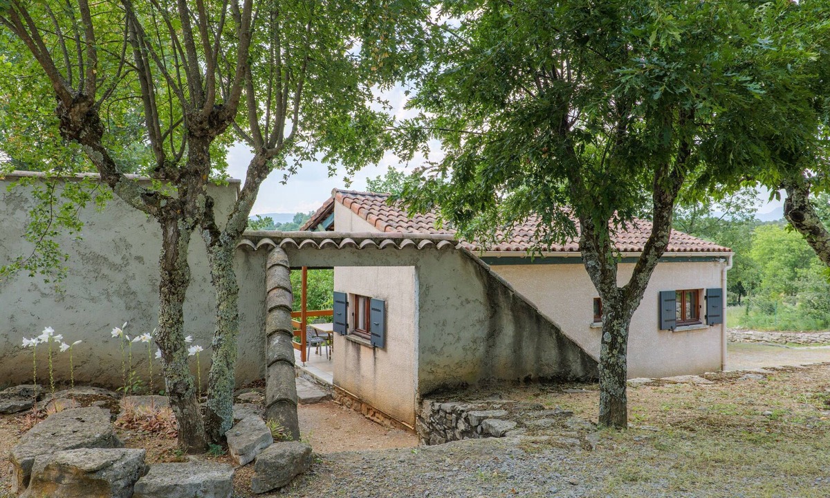 Joyeuse House | Gîte Olivier 1 – Holiday Cottage in Village Setting