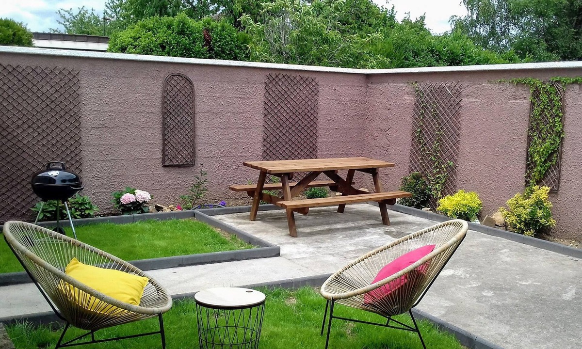 Ballancourt House | Gîte Patio de la Croix Boissée - Near Paris RER station
