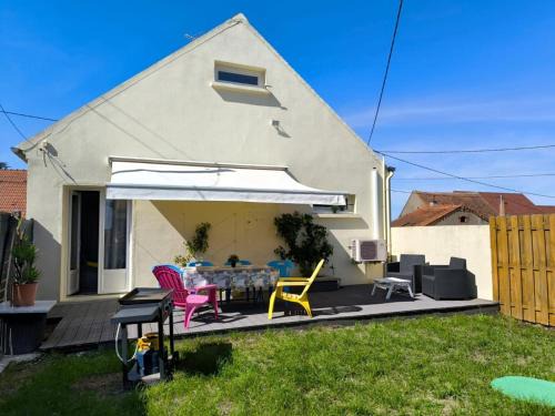 Bransat House | Gîte pour 6 pers avec jardin en Allier, terrasse et climatisation - FR-1-489-588