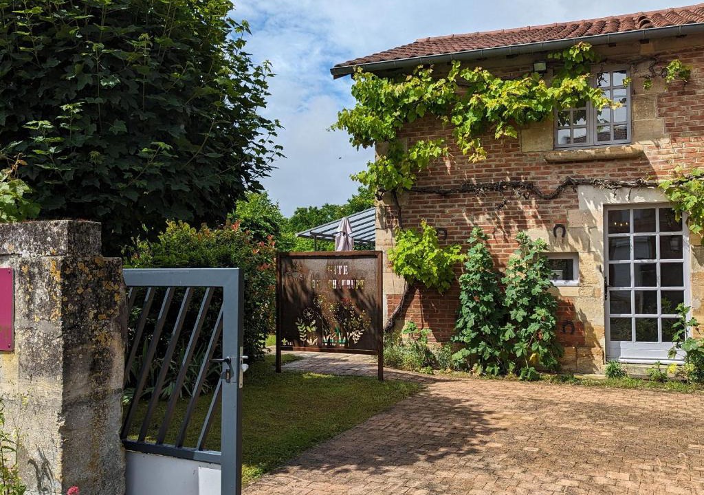 Contrisson House | Gîte rénové avec jardin clos, cheminée et baby-foot à Contrisson, proche du Lac du Der. - FR-1-585-16