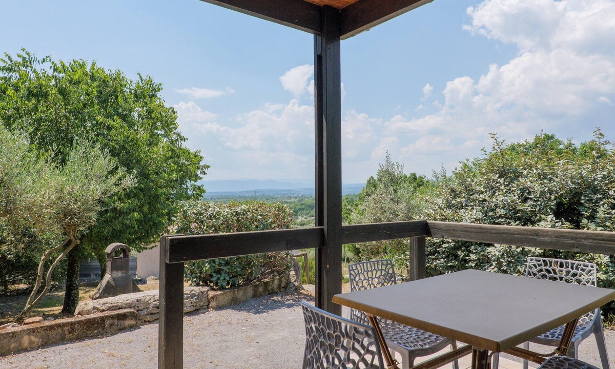 Joyeuse House | Gîte Romarin 1 – Village Holiday Rentals