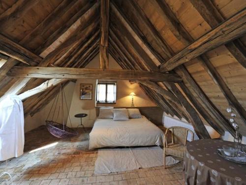 Neuilly-le-Real House | Gîte Rustique à Neuilly-le-Réal avec Animaux Acceptés - FR-1-489-611