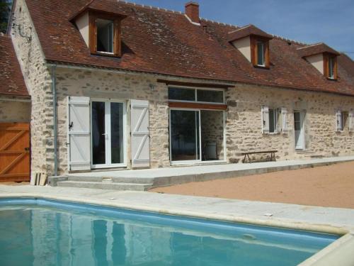 Chirat-l'Eglise House | Gîte Rustique et Moderne avec Piscine et Animaux Acceptés - FR-1-489-229