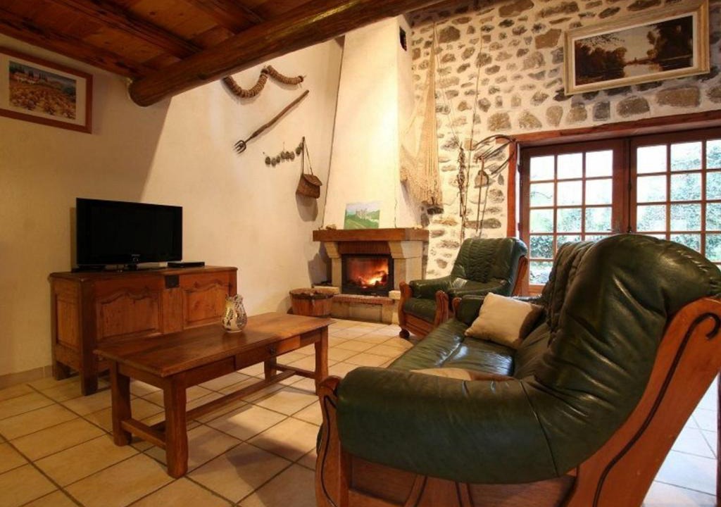 Saint-Julien-des-Chazes House | Gîte Saint-Julien-des-Chazes, 4 pièces, 8 personnes - FR-1-582-25