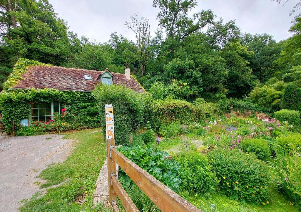 Chammes House | Gîte Sainte-Suzanne-et-Chammes, 3 pièces, 4 personnes - FR-1-600-89
