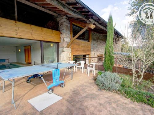 Saint-Priest-la-Prugne House | Gîte spacieux avec piscine privée et animaux admis à Saint-Priest-la-Prugne - FR-1-496-132