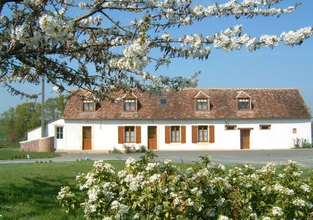 Chaufour-Notre-Dame House | Gîte spacieux et paisible près du Mans avec grand terrain, 15 couchages, ping-pong et WIFI - FR-1-410-178