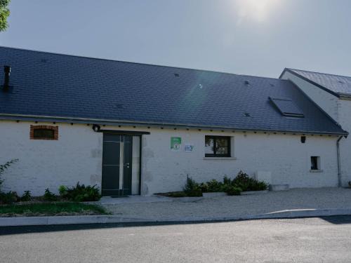Huisseau-sur-Mauves House | Gîte spacieux et rénové avec jardin, proche châteaux de la Loire, pour 10 pers. - FR-1-590-361