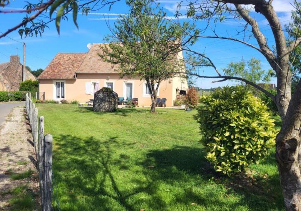 Monce-en-Belin House | Gîte tout confort près du circuit des 24 Heures, cadre verdoyant, étang clos, 6 pers., lits faits - FR-1-410-207