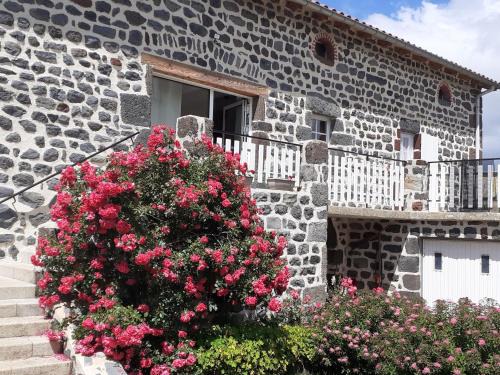 Seneujols House | Gîte tout inclus avec terrasse, jardin et parkings, proche Puy-en-Velay et chemins de randonnée. - FR-1-582-323