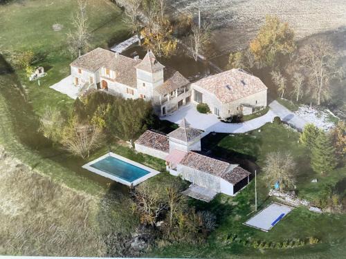 Montdoumerc House | Gîtes atypiques 12 personnes avec piscine