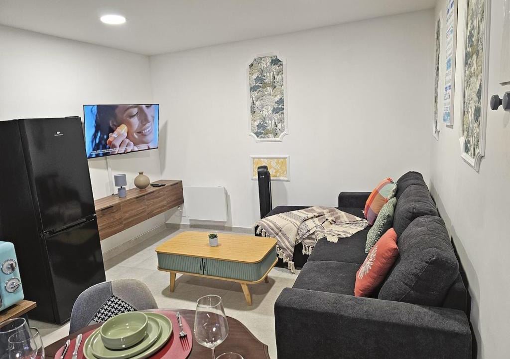 Creil Apartment | Gare 10 min - Paris CDG 25 min - Astérix 20 min