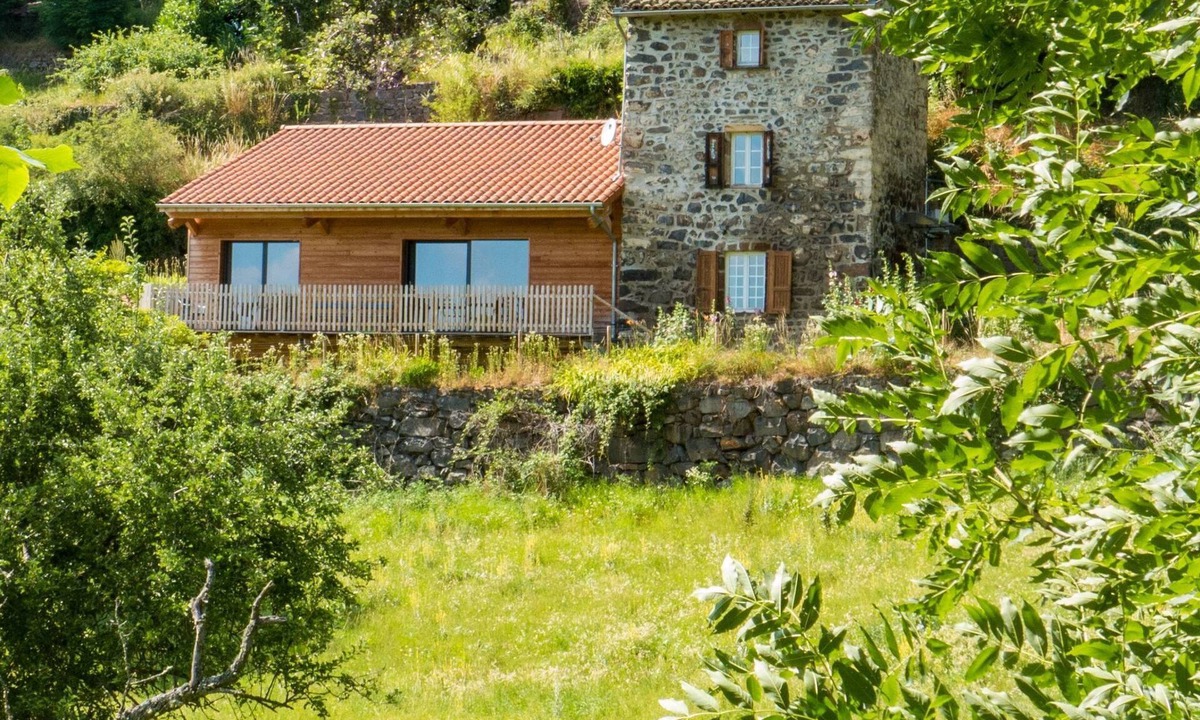 Saint-Privat-d'Allier House | Gemütliches Steinhaus mit Garten by Interhome