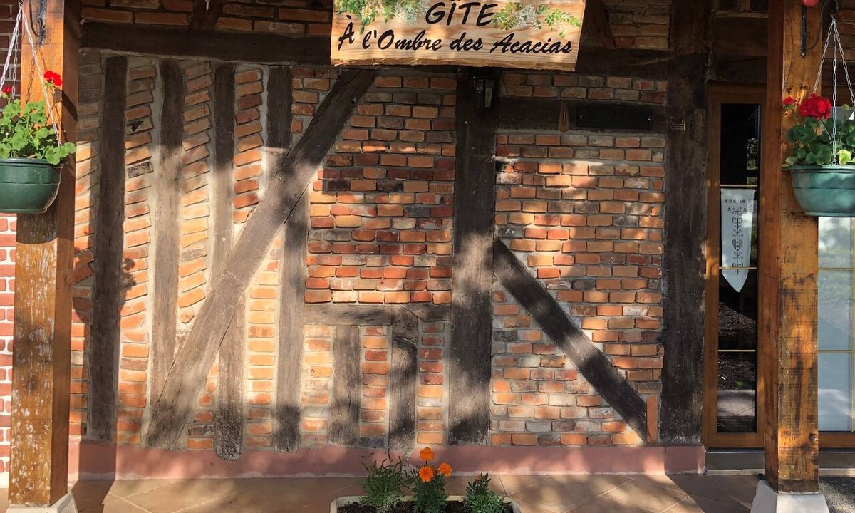 Torpes House | Gite à l'ombre des acacias